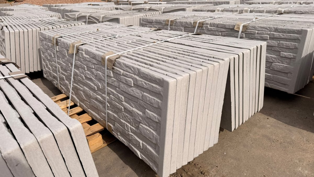 Betonzaun Hersteller aus Polen – Produktionsgelände mit Betonzaunplatten