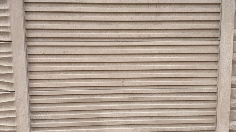 Betonzaun an der Grundstücksgrenze – Vorschriften und Genehmigung in Deutschland