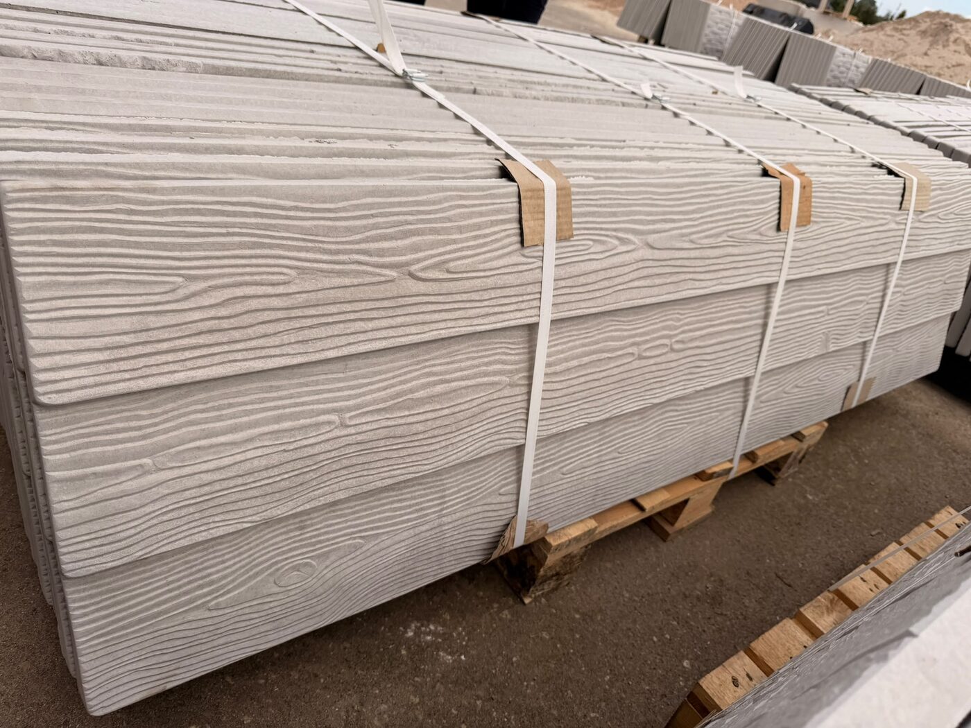 Neue Linie Modell 02 – Nahaufnahme Holzmaserung Relief