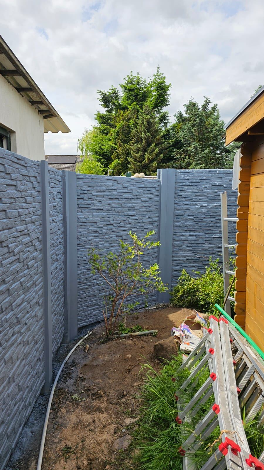Modell 04 – montiert im Garten