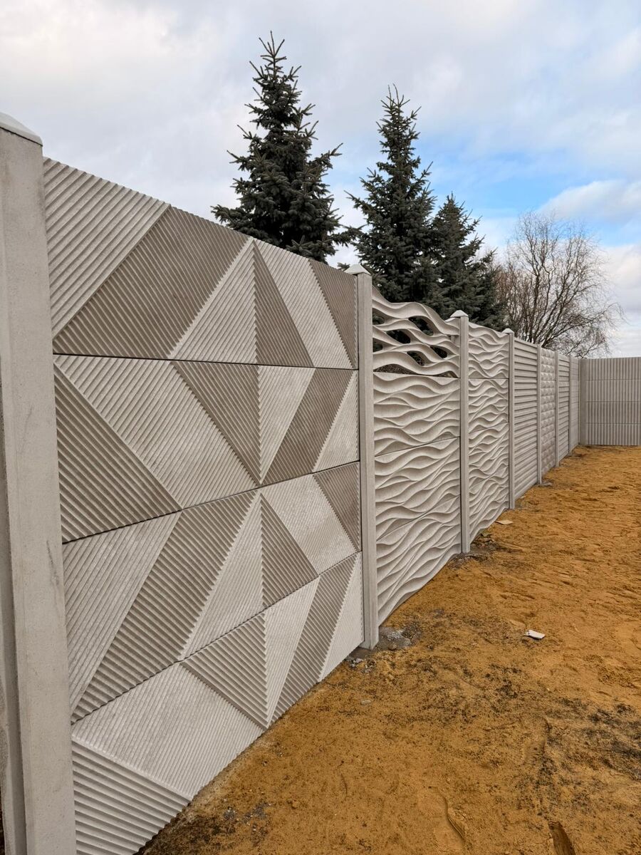 Neue Linie Modell 11 – montierter Betonzaun in Deutschland
