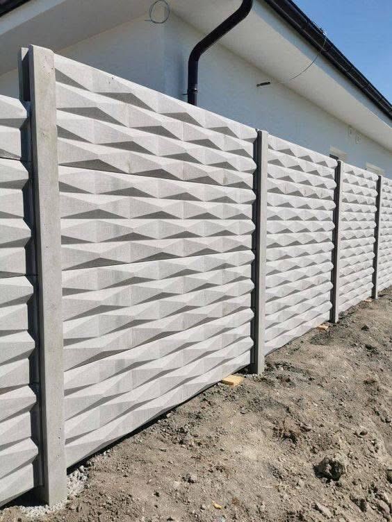 Neue Linie Modell 08 – montierter Betonzaun, Ansicht 2