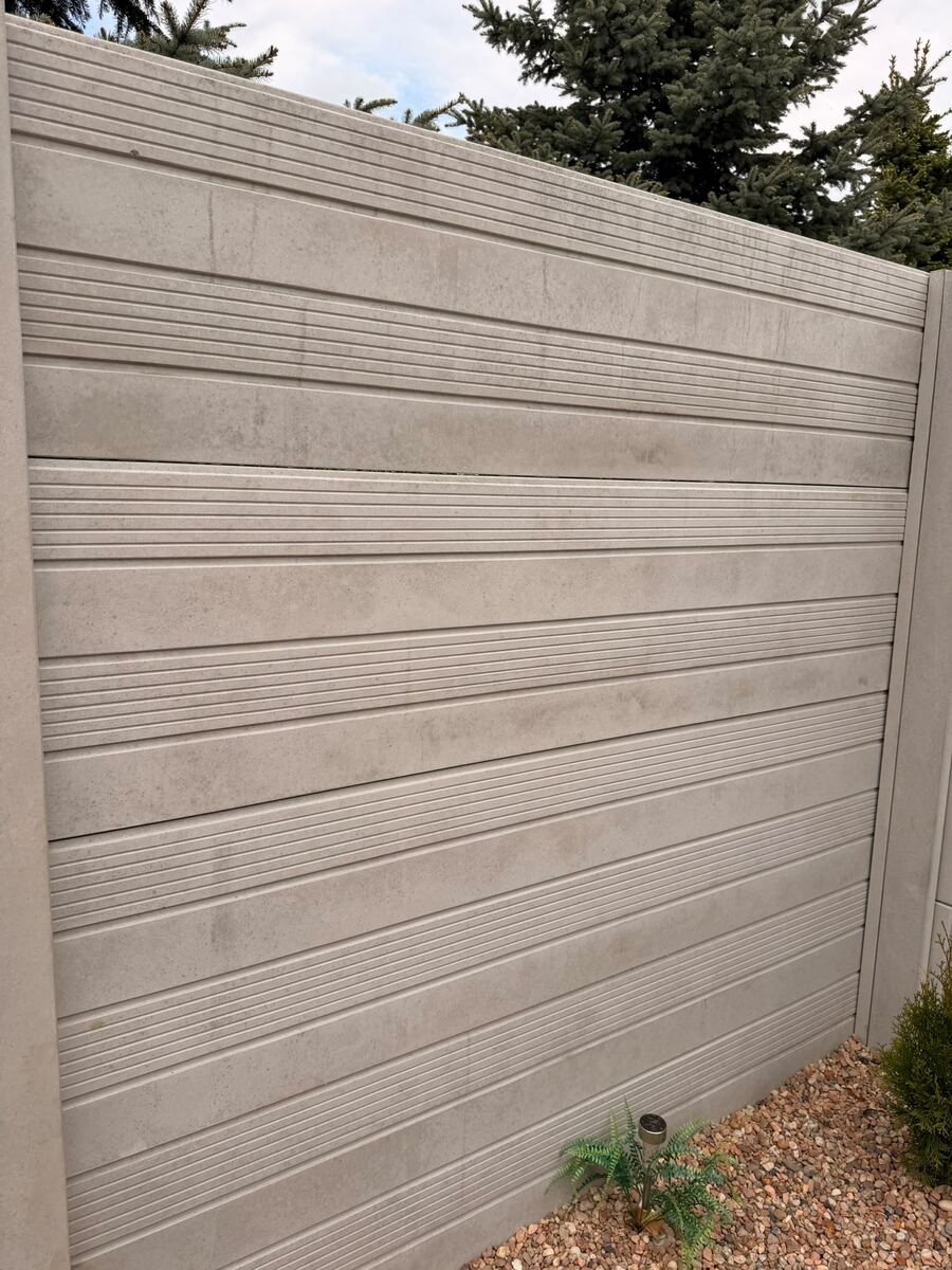Modell 10 – montiert im Garten