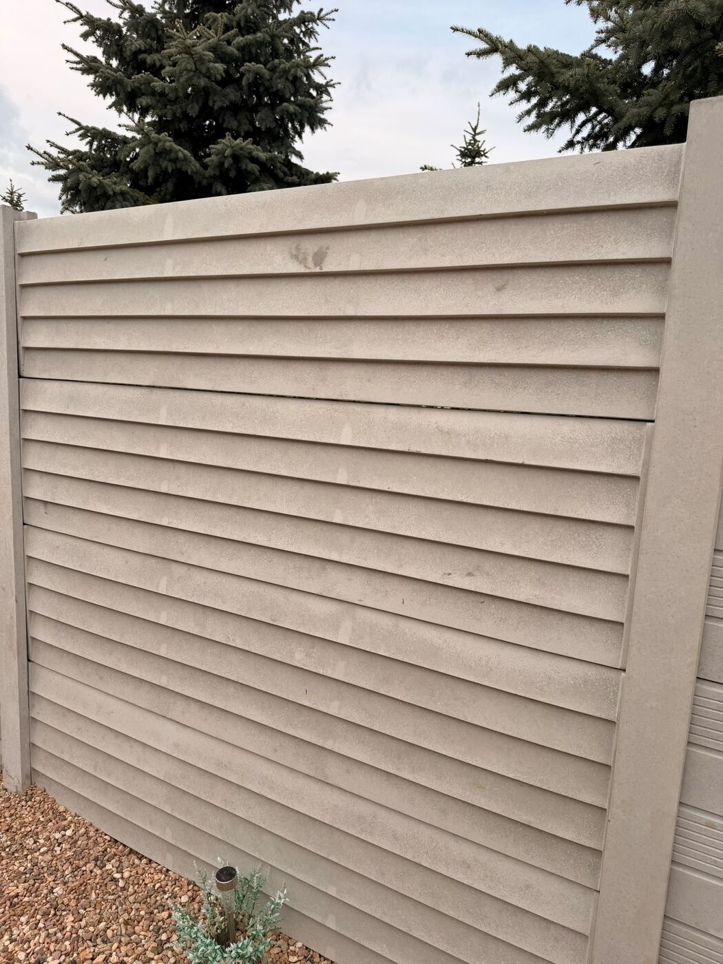 Neue Linie Modell 13 – Relief-Detail montiert